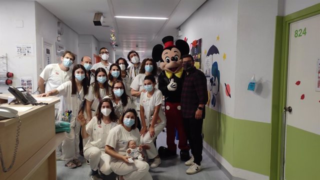 Vallsur visita el Hospital Clínico Universitario de Valladolid por el Día del Niño Hospitalizado