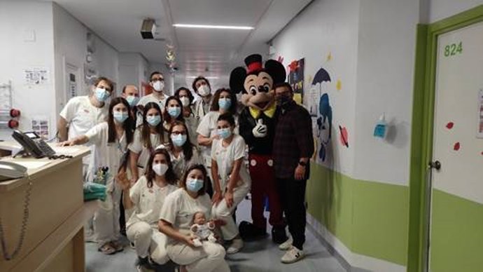 Vallsur visita el Hospital Clínico Universitario de Valladolid por el Día del Niño Hospitalizado.