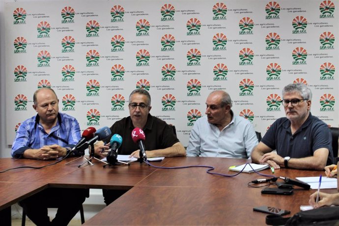 Responsables de UPA-UCE en rueda de prensa sobre la sequía en Mérida