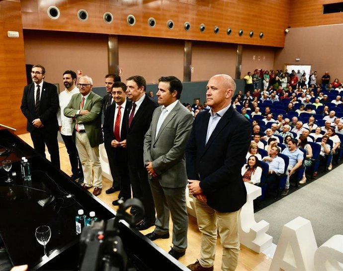 Planas (3d), en la presentación en Expoliva del Grupo Operativo AOVE tradicional.