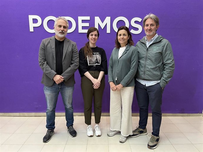 La candidata al Parlament, María Esperana Sans, y el candidato al Consell de Mallorca, José Antonio Sarriá, junto a representantes de la producción audiovisual de IB3
