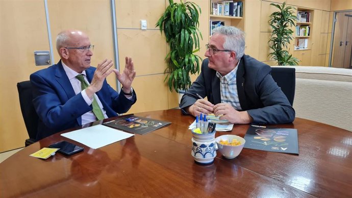 El consejero de Agricultura de Aragón, Joaquín Olona, y el comisionado especial del PERTE Agroalimentario, Jordi Carbonell.