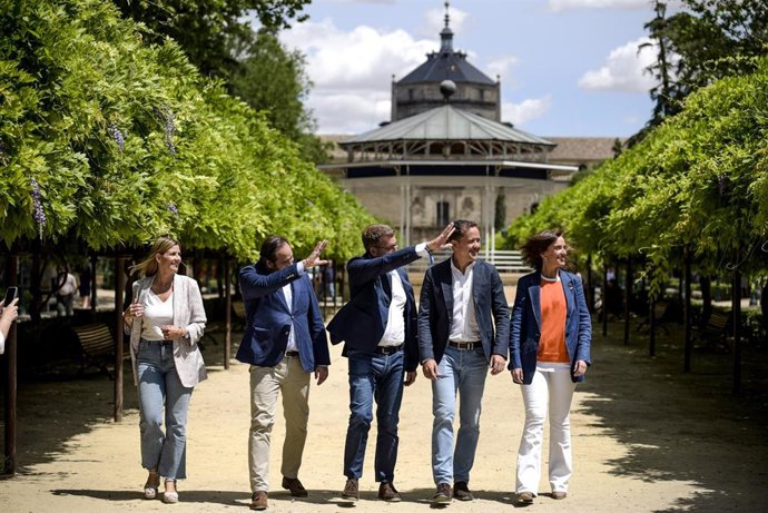 Alberto Núñez Feijóo arropa a Carlos Velázquez y a Francisco Núñez en la apertura de campaña electoral en Toledo