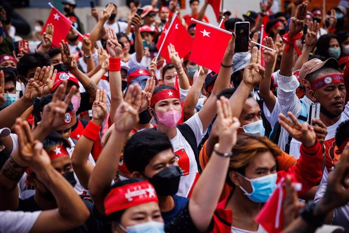 Protestas en Tailandia contra la junta militar birmana