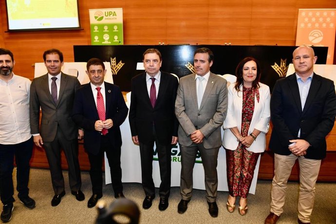 Presentación en Expoliva del Grupo Operativo AOVE tradicional.