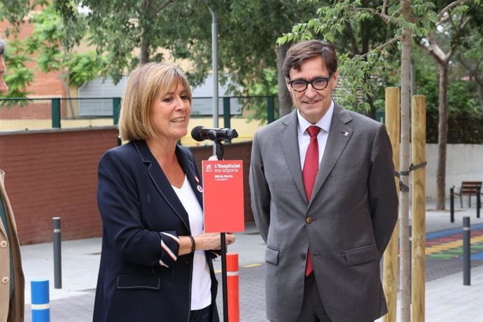 La alcaldesa de L'Hospitalet y candidata del PSC a la reelección, Núria Marín, y el primer secretario del PSC, Salvador Illa.