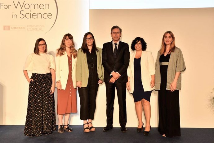 Cinco Proyectos Liderados Por Jóvenes Científicas Nacionales Reciben El Premio A La Investigación En España LORÉAL-UNESCO For Women In Science