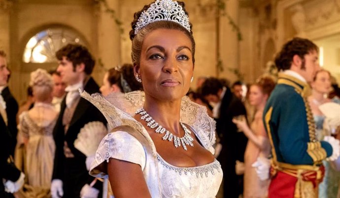 Cargan contra una actriz de Los Bridgerton por criticar la falta de diversidad en la coronación de Carlos III