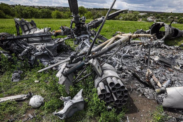 Archivo - Helicóptero ruso derribado en Ucrania