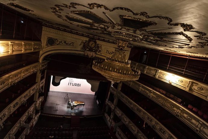 Archivo - Francisco Coll rinde homenaje a Sorolla en el Premio Iturbi