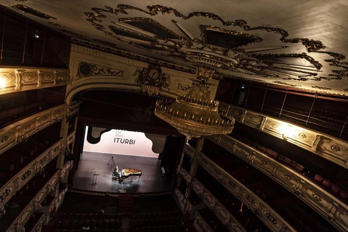 Archivo - Francisco Coll rinde homenaje a Sorolla en el Premio Iturbi