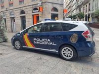 Detenido un hombre tras atropellar a su mujer y dejarla malherida en casa de unos amigos