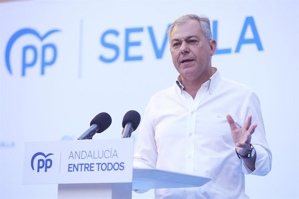 El candidato del PP a la Alcaldía de Sevilla, José Luis Sanz,en el acto de este jueves en Sevilla Este.