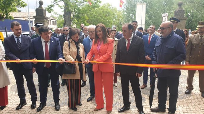 La delegada del Gobierno inaugura la 61 Feria de Muestras de Almazán (Soria).