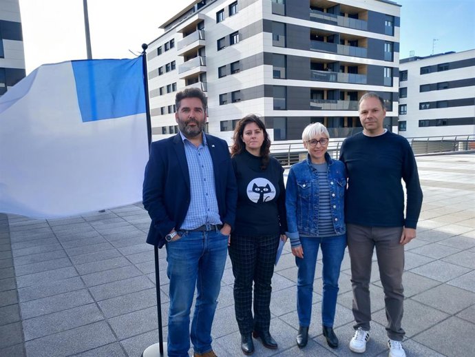 El candidato a la Alcaldía de San Sebastián, Víctor Lasa, y miembros de su equipo