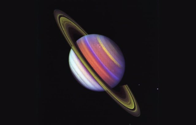 Archivo - Saturno, captado por la misión Viyager 2