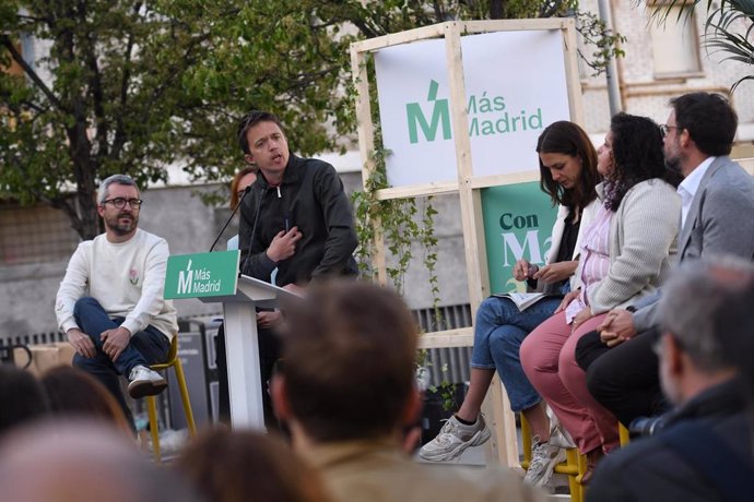 El diputado de Más País, Íñigo Errejón, interviene durante un acto de campaña de Más Madrid 