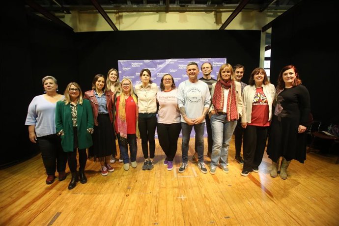 Mitin de Podemos en Llanera, con la portavoz de Podemos, Isa Serra, en el centro.