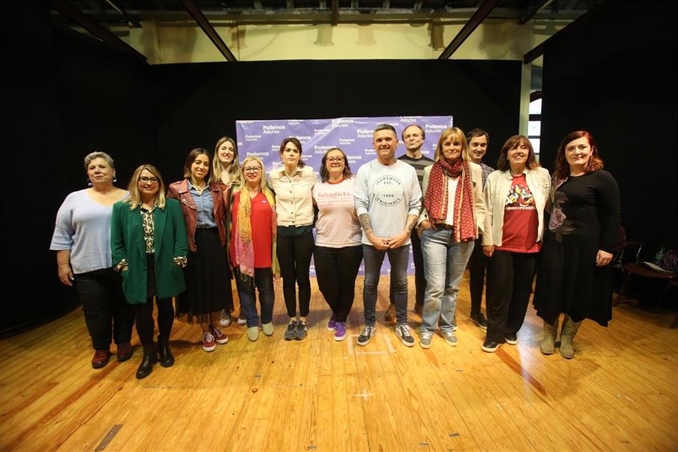 Mitin de Podemos en Llanera, con la portavoz de Podemos, Isa Serra, en el centro.