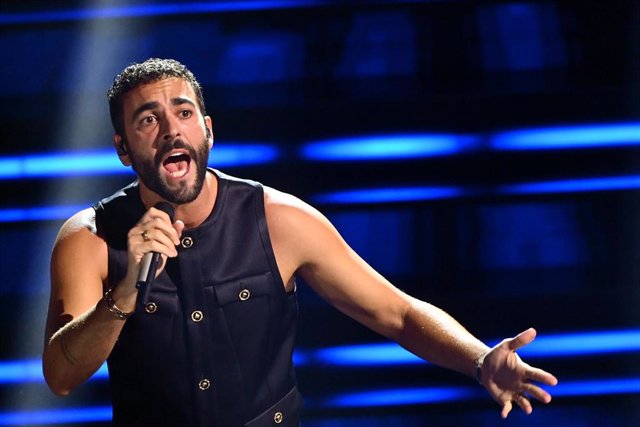 Archivo - 11 February 2023, Italy, Sanremo: Marco Mengoni, performs during the 73rd Sanremo Festival. 