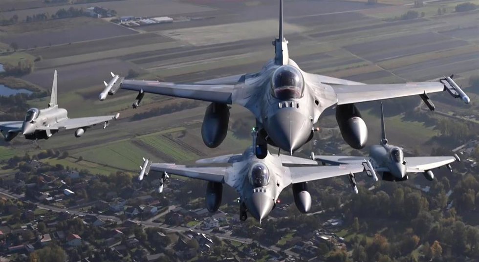 Archivo - Aviones de combate de la OTAN en espacio aéreo de Polonia