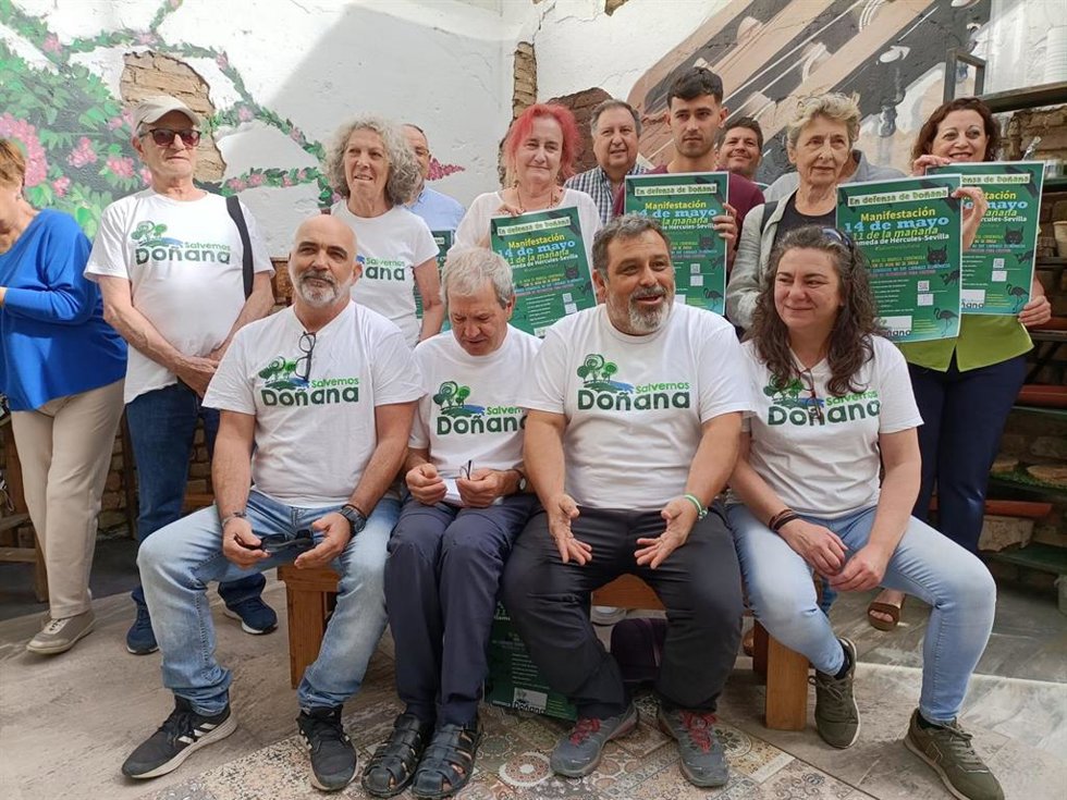 Integrantes de la Plataforma Salvemos Doñana.