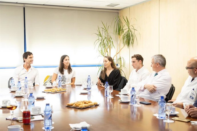 La nadadora de 'sincronizada' Meritxell Mas, en un encuentro con otros deportistas.