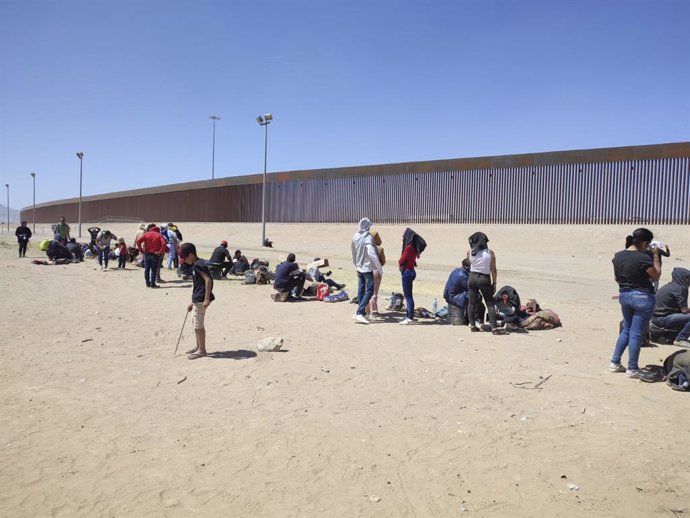 May 10, 2023, Juarez , Chihuahua, Mexico: Hundreds of migrants, mostly from Venezuela, continue arriving by foot at the US-Mexico border, near El Paso, Texas. Men, women and children have been crossing a part of the Rio Grande that is less than 10 feet 