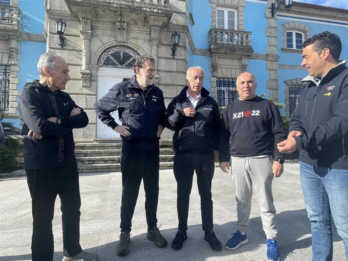 El expresidente del Gobierno, Mariano Rajoy, junto al alcalde y candidato del PP a la Alcaldía de Vilanova de Arousa, Gonzalo Durán.