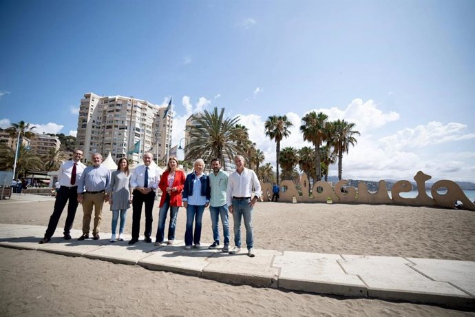 La consejera de Economía, Hacienda y Fondos Europeos, Carolina España, junto al alcalde de Málaga y candidato a la reelección, Francisco de la Torre
