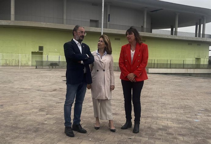 La ministra Raquel Sánchez, junto a Javier Lambán y Lola Ranera, en la zona de la Expo.