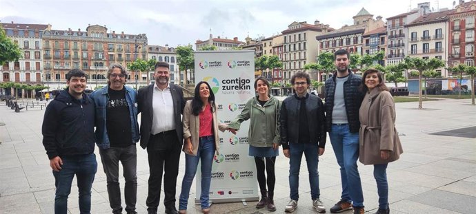 Idoia Villanueva, eurodiputada de Unidas Podemos, y Begoña Alfaro, candidata de Contigo Navarra a la Presidencia del Gobierno foral (centro).