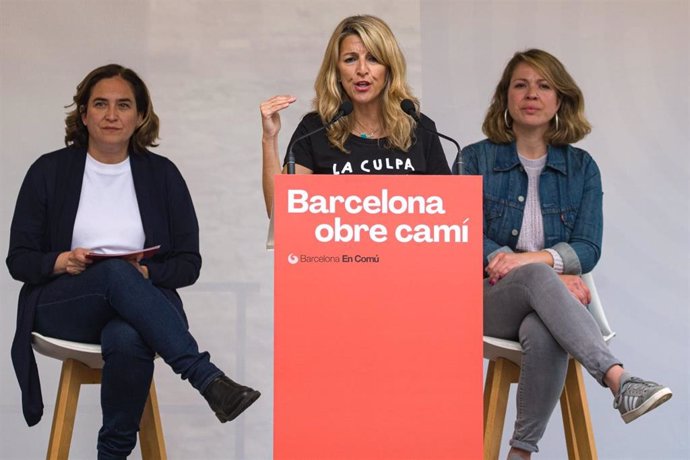 La vicepresidenta segunda, Yolanda Díaz, intervniene en un acto de campaña electoral del 28M para apoyar a la alcaldesa de Barcelona, Ada Colau.
