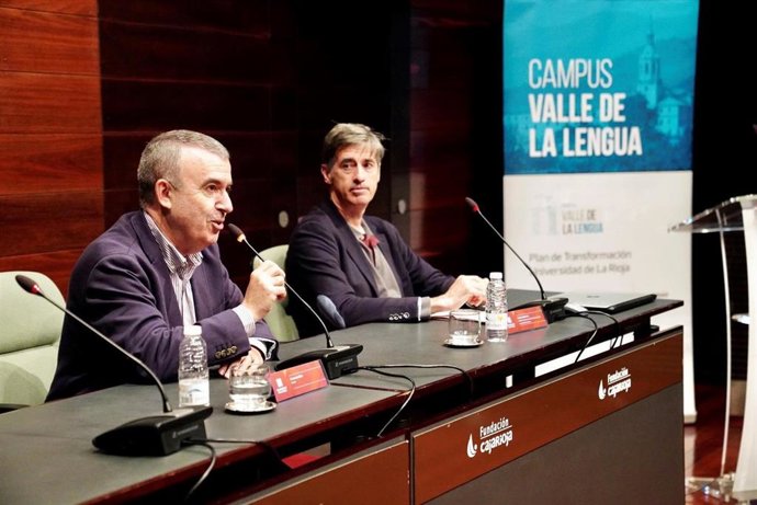 El escritor Lorenzo Silva ha abierto los Talleres de Escritura Creativa del Campus Valle de la Lengua