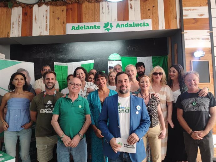 La portavoz de Adelante Andalucía, Teresa Rodríguez, en un acto con el alcaldable por Huelva, Jesús Amador.