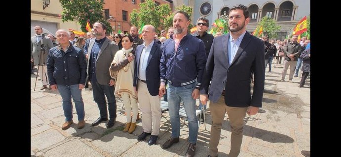 El presidente de VOX, Santiago Abascal, y el candidato de este partido a la Presidencia del Gobierno de Aragón, Alejandro Nolasco, han intervenido en el mítin en Teruel.