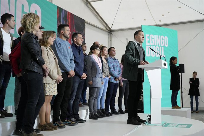 Arnaldo Otegi, en un acto en Bilbao junto a candidatos de la colaición sobernanista