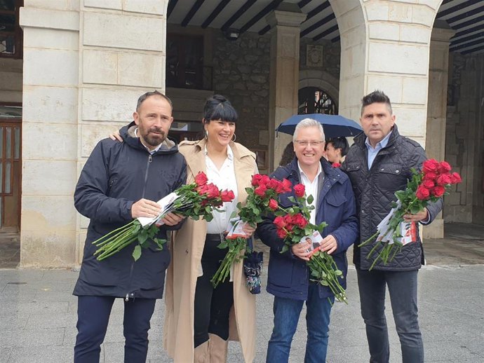 Denis Itxaso, José Ignacio Asensio y Mikel Serrano en un acto electoral del PSE de Gipuzkoa en Zumarraga
