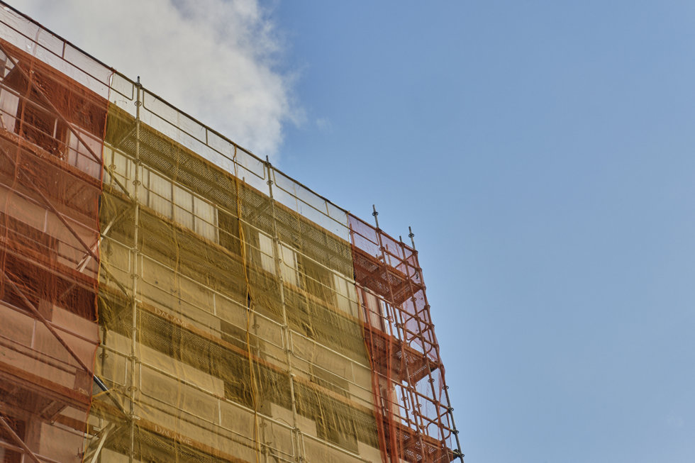 Un piso de viviendas en construcción, a 9 de mayo de 2023, en Ourense, Galicia (España). 