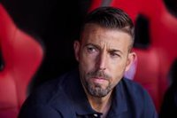 Luis García: "Nadie se juega más que nosotros en el derbi"