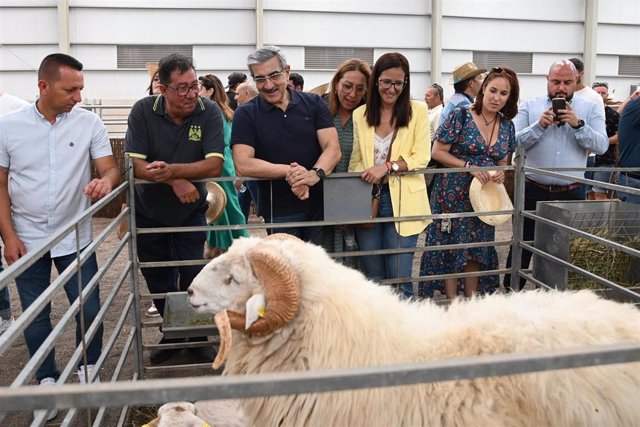 El candidato de NC-BC a la Presidencia del Gobierno de Canarias, Román Rodríguez, visita la Feria de Agricultura, Ganadería y Pesca (Feaga) en Fuerteventura