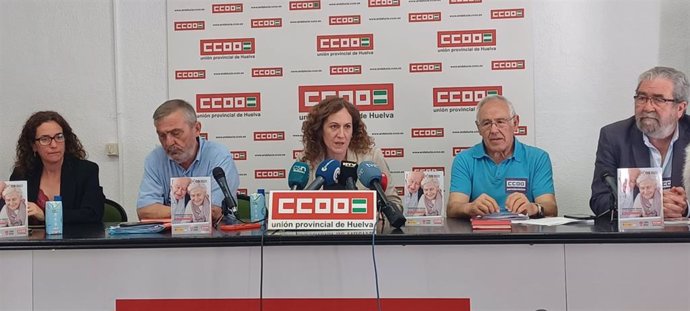 La secretaria general de CCOO en Andalucía, Nuria López, en rueda de prensa en Huelva en una imagen de archivo.