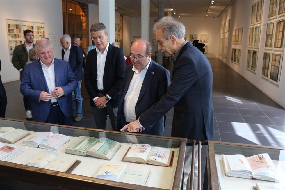 Pepe Vélez, el alcalde de Blanca y candidato del PSOE a las elecciones municipales, Pedro Luis Molina, y el ministro de Cultura y Deporte, Miquel Iceta, junto a Pedro Cano