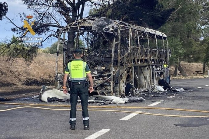 Estado del vehículo tras el incendio.