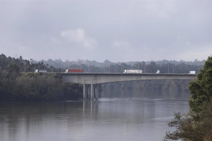 Archivo - Puente internacional Tui-Valena