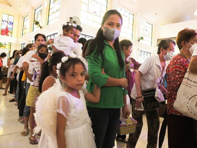 Archivo - Una madre y su hija en Filipinas 