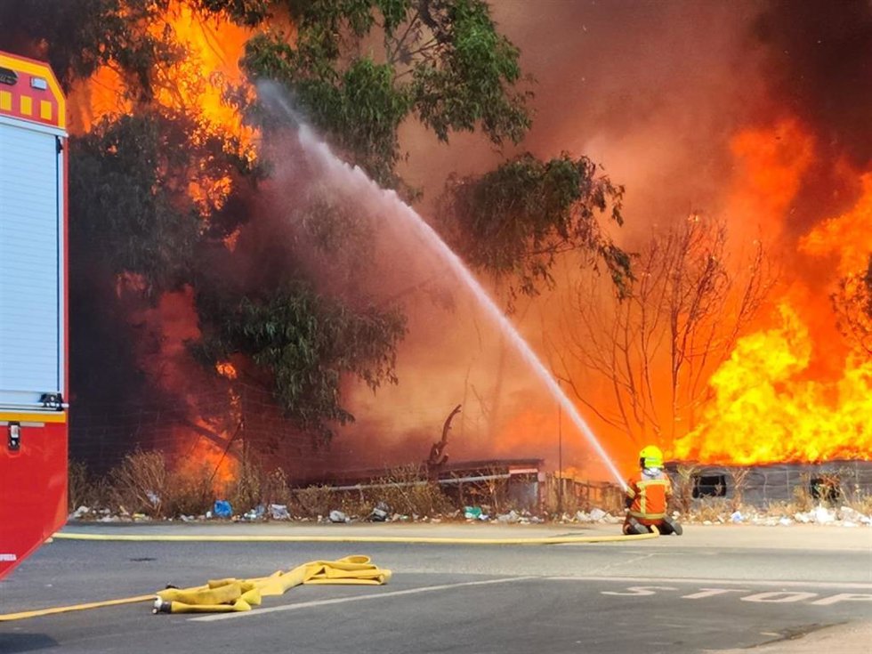 Incendio en un asentamiento de Palos