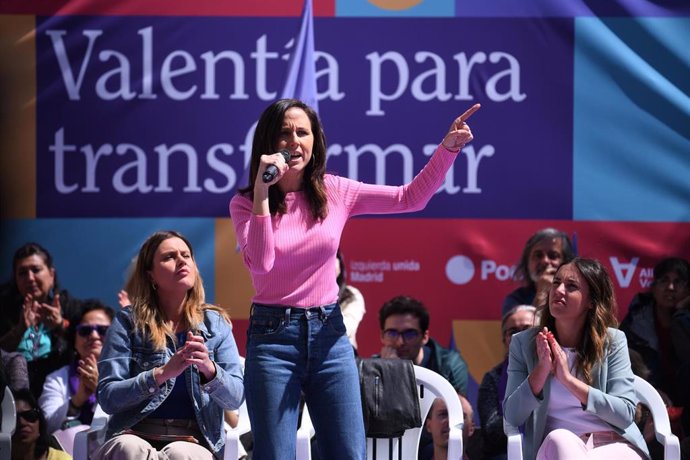 La ministra de Derechos Sociales y Agenda 2030, Ione Belarra, durante el acto de campaña 'Valentía y Orgullo para transformar Madrid', en la Plaza Pedro Zerolo, a 13 de mayo, en Madrid (España). 