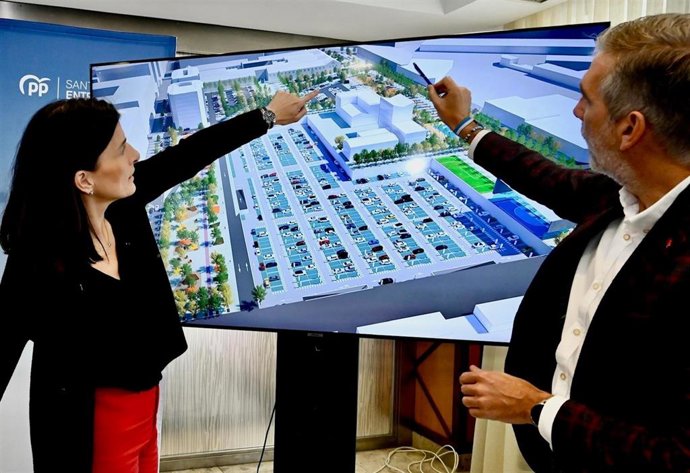 GEma Igual y César Díaz presentan los proyectos del PP para el frente marítimo