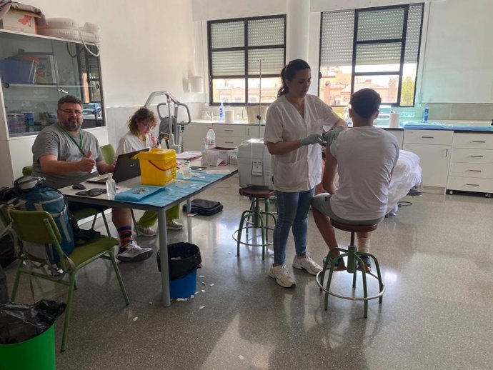 El Distrito Poniente de Almería administra la vacuna del tétanos y de la difteria en los institutos